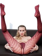 Leggy Claudia win red fishbone pantyhose