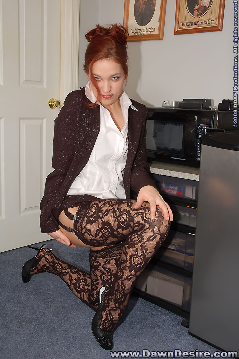 Amateur woman in pantyhose and heels